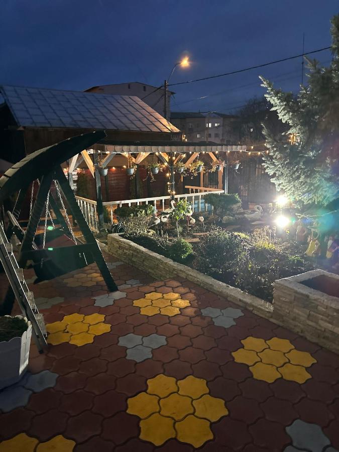 Casa Albert Luca Vaslui Exteriör bild