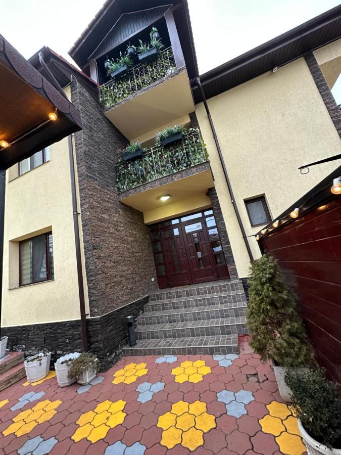 Casa Albert Luca Vaslui Exteriör bild