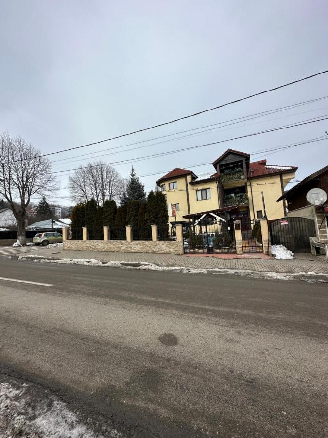 Casa Albert Luca Vaslui Exteriör bild
